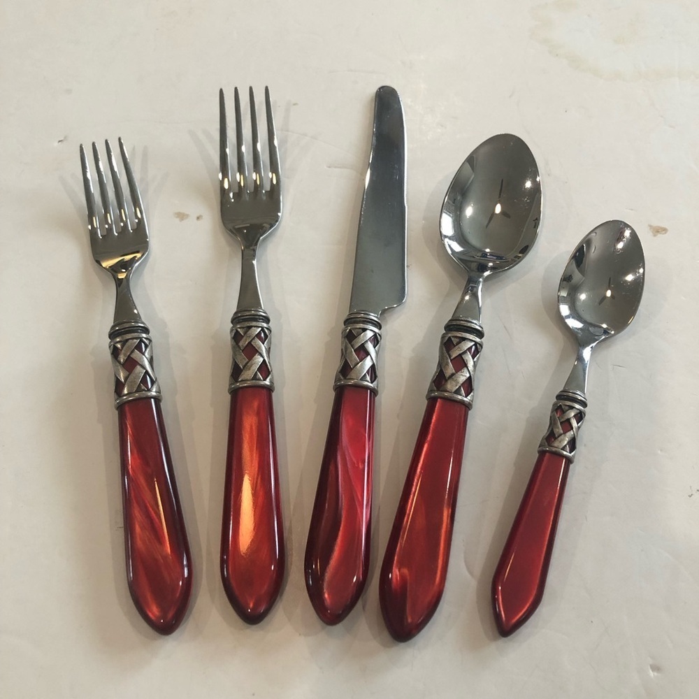 Bugatti for Vietri Aladdin 5 piece place setting. Red Italian vintage filigree